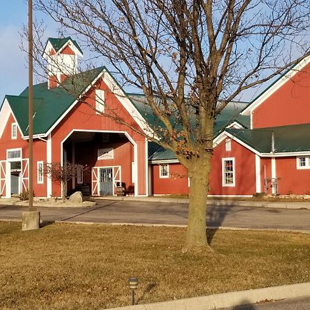 Countryside Inn Nappanee Bagian luar foto