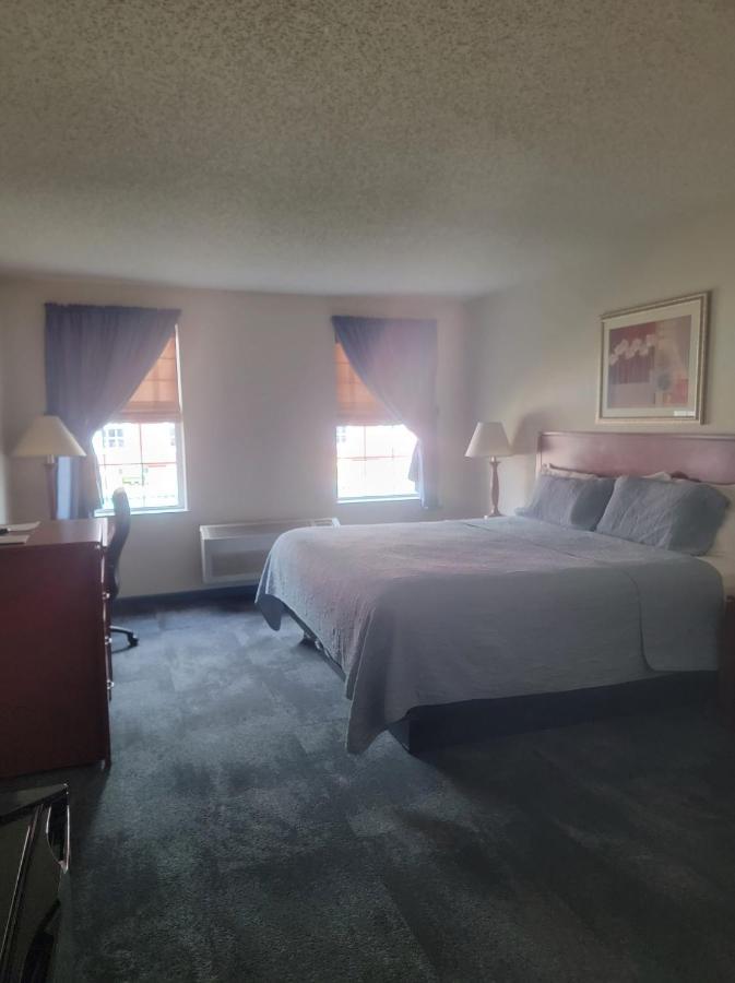 Countryside Inn Nappanee Bagian luar foto