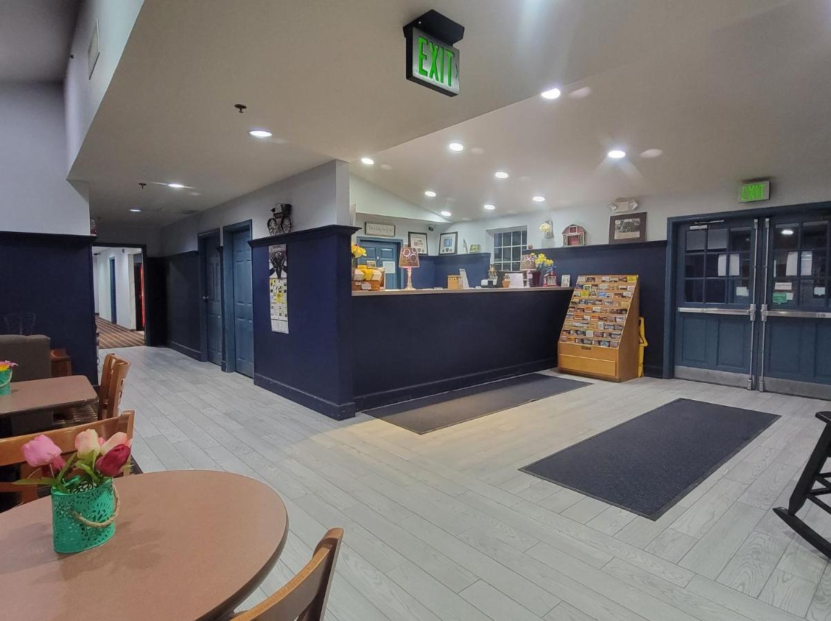 Countryside Inn Nappanee Bagian luar foto