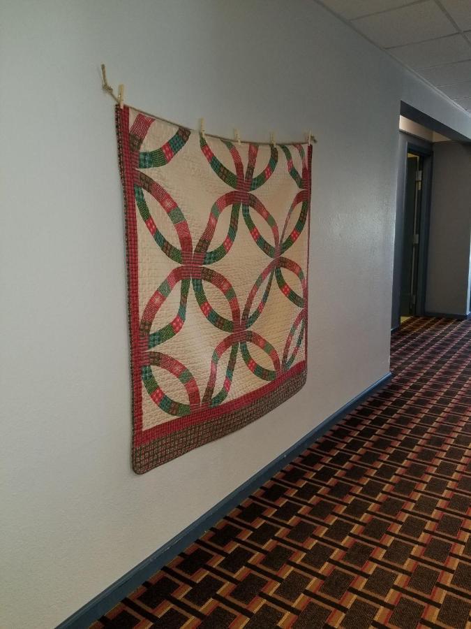 Countryside Inn Nappanee Bagian luar foto