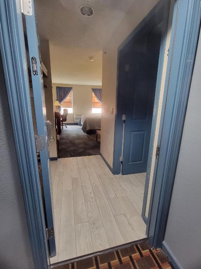 Countryside Inn Nappanee Bagian luar foto