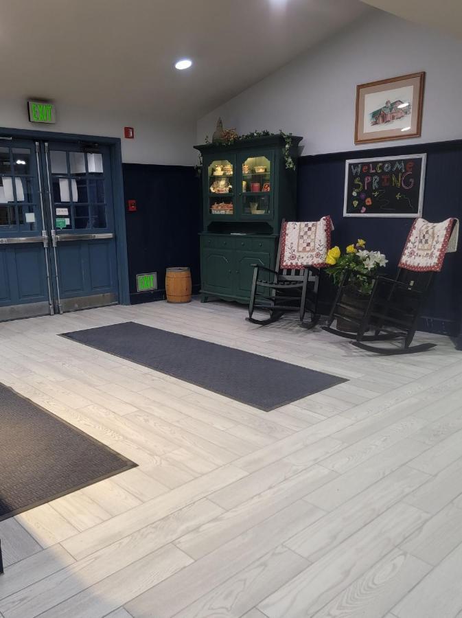 Countryside Inn Nappanee Bagian luar foto