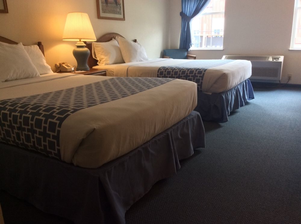 Countryside Inn Nappanee Bagian luar foto