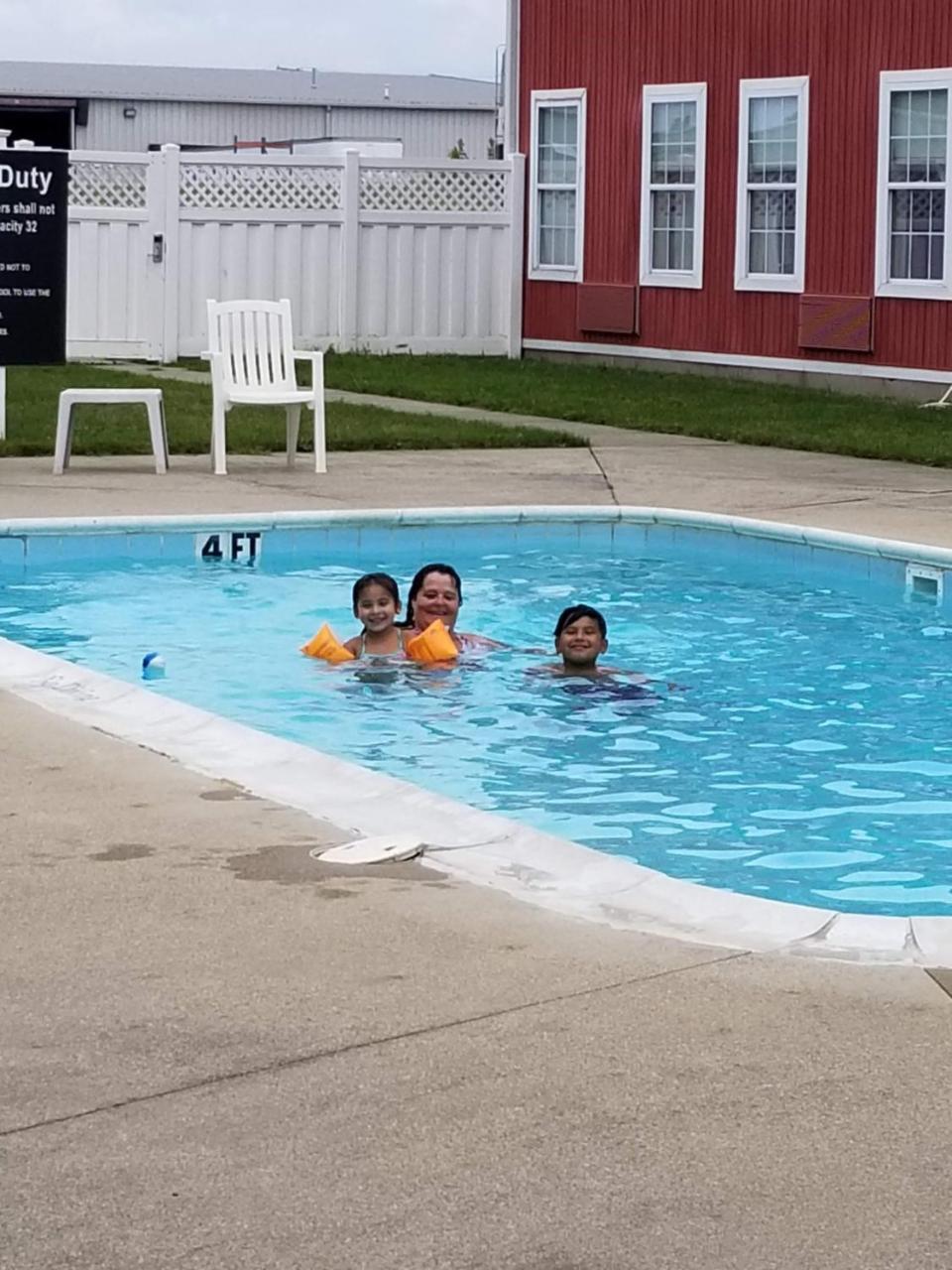 Countryside Inn Nappanee Bagian luar foto