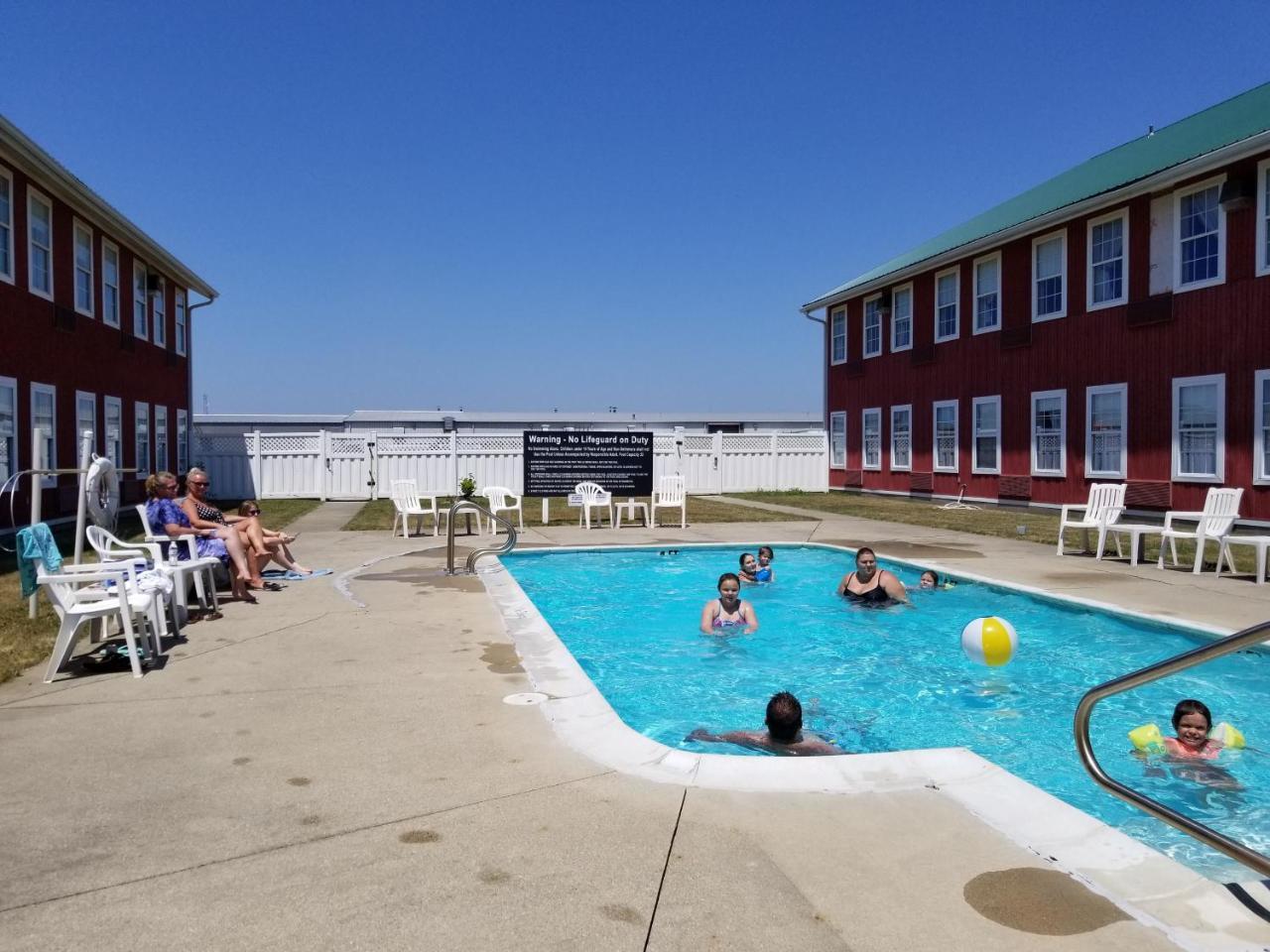 Countryside Inn Nappanee Bagian luar foto